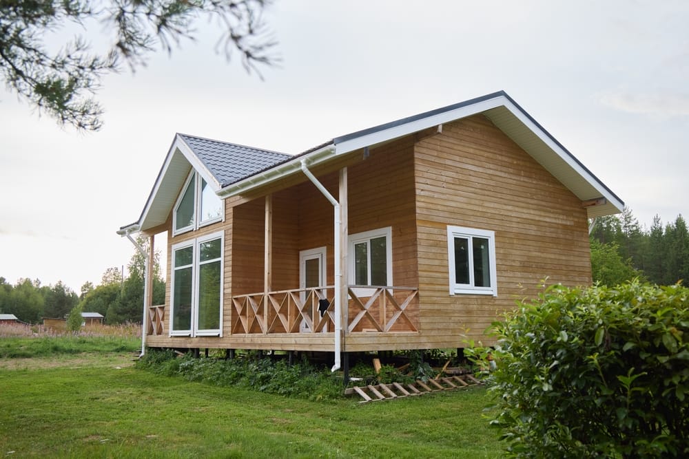 Une charmante maison en bois nichée au cœur de la beauté et de la sérénité de la nature.